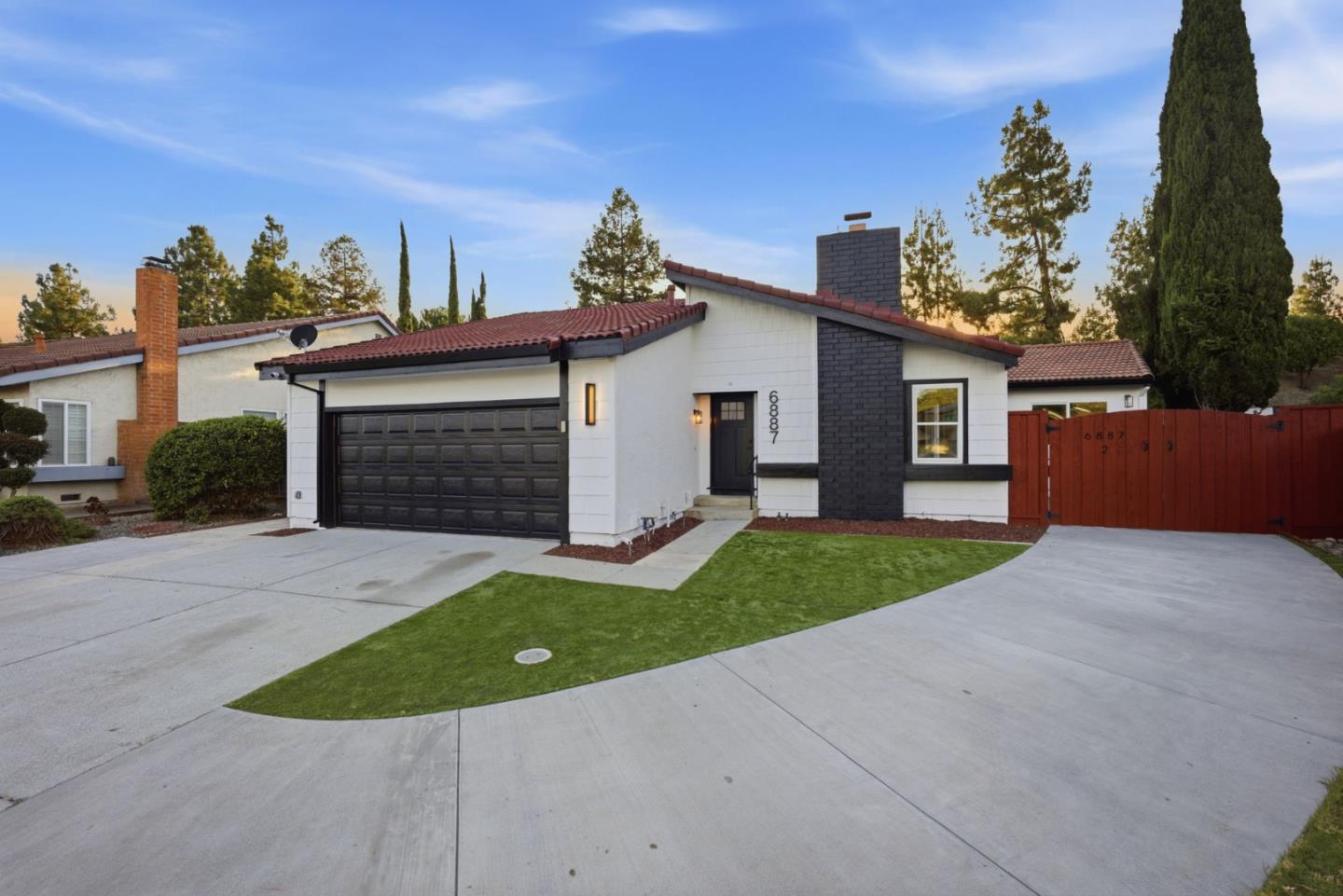6887 Rockton AVE - Interior