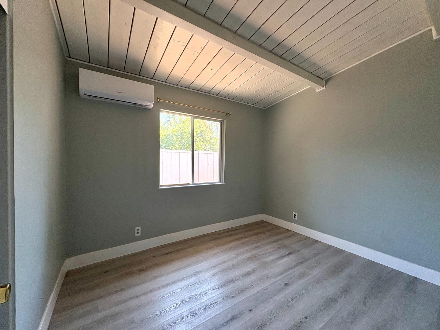 160 Roswell - Bedroom