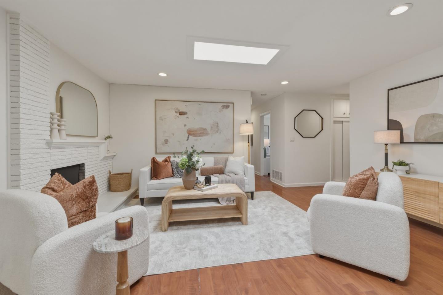 1403 Kavanaugh DR - Interior