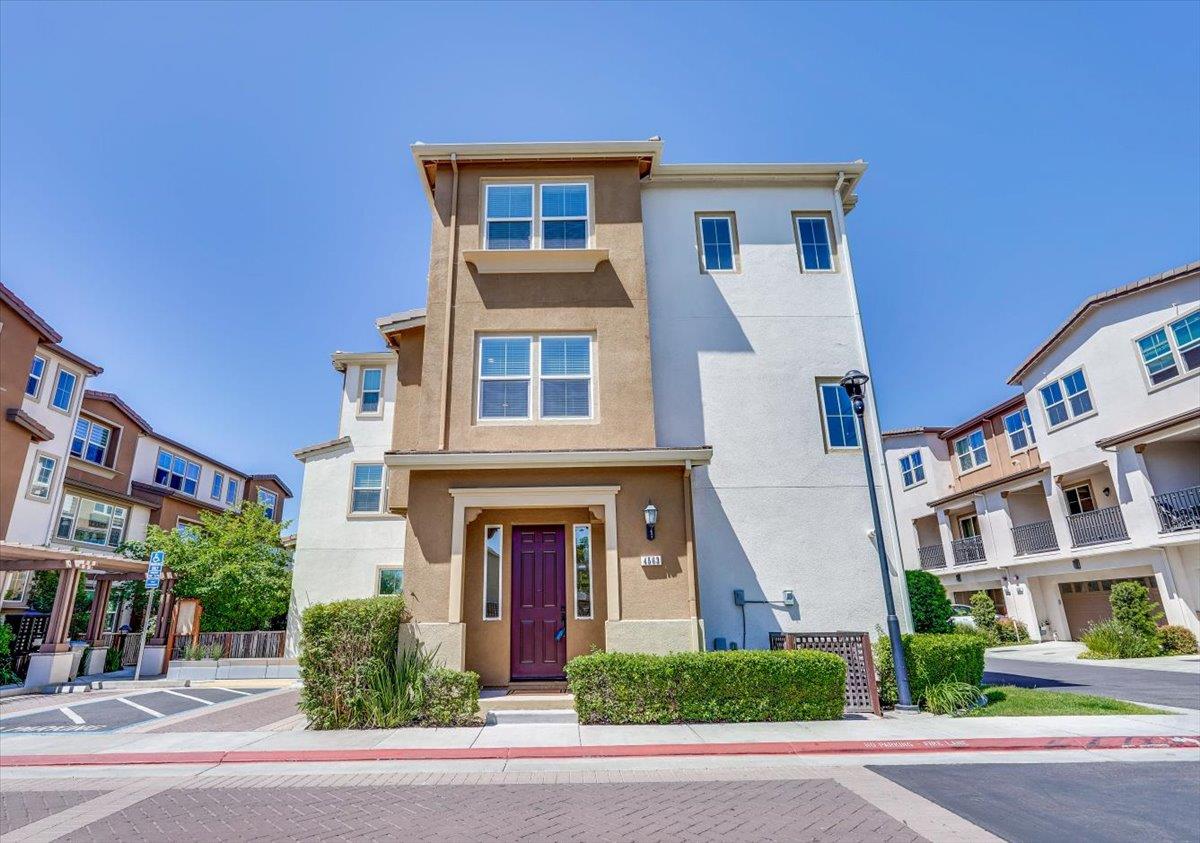4563 Huntington LN