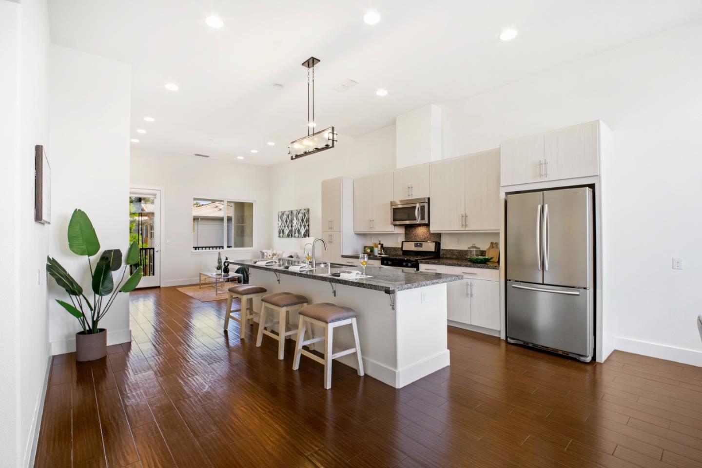 1336 N Capitol AVE 6