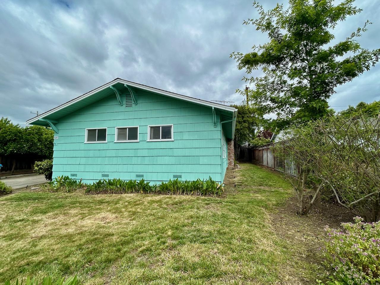 1647 Nilda AVE - Living area