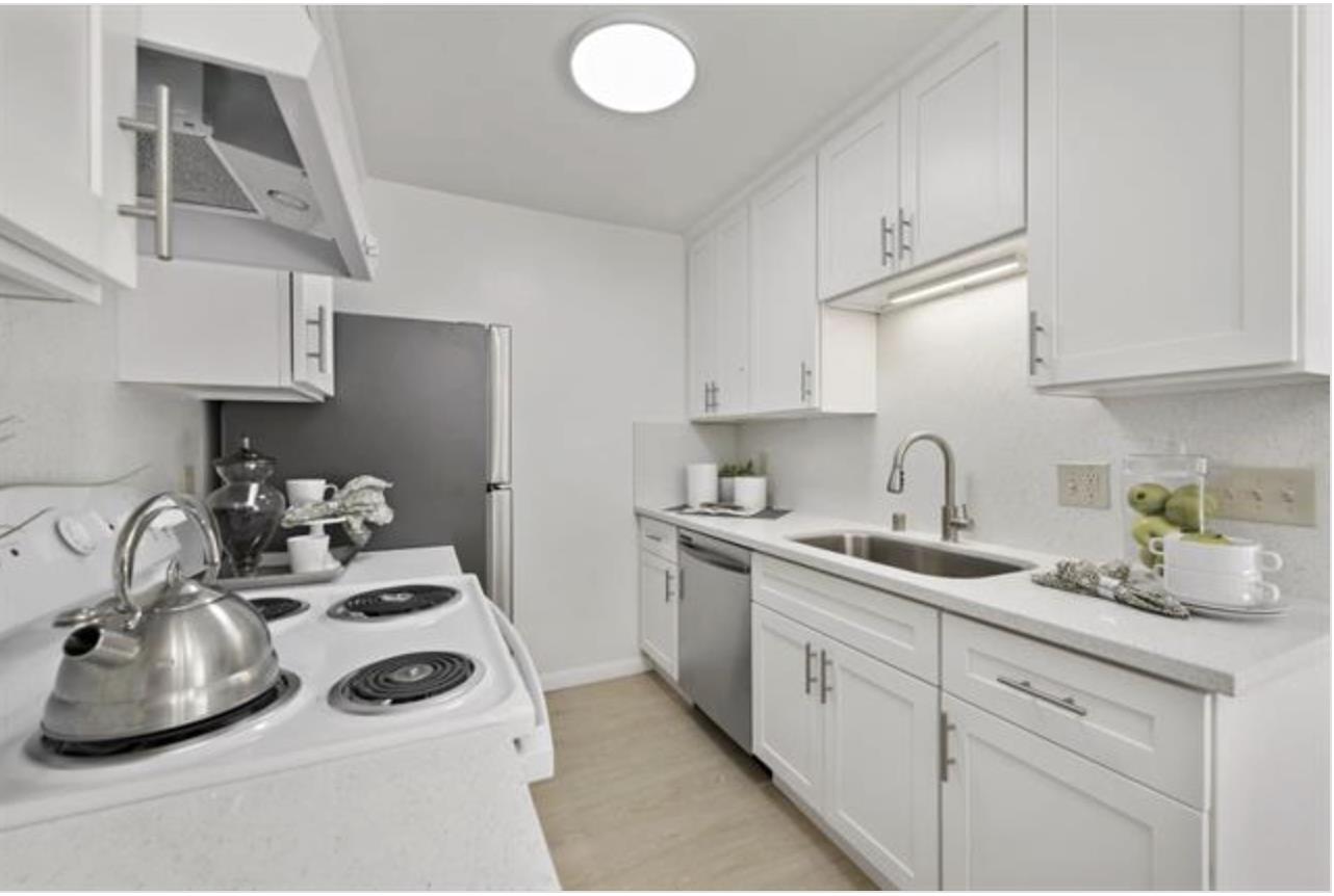 946 Kiely BLVD A - Kitchen