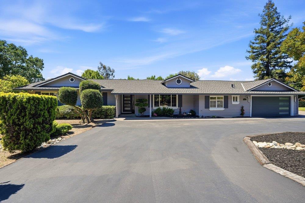 315 Clarke LN